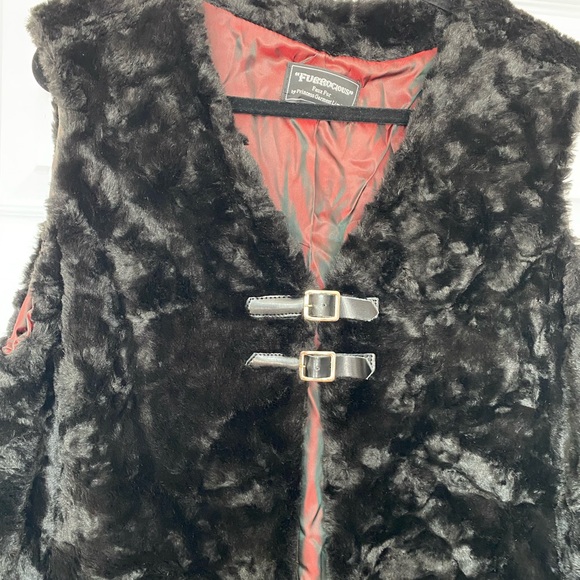 Vest - Picture 2 of 6